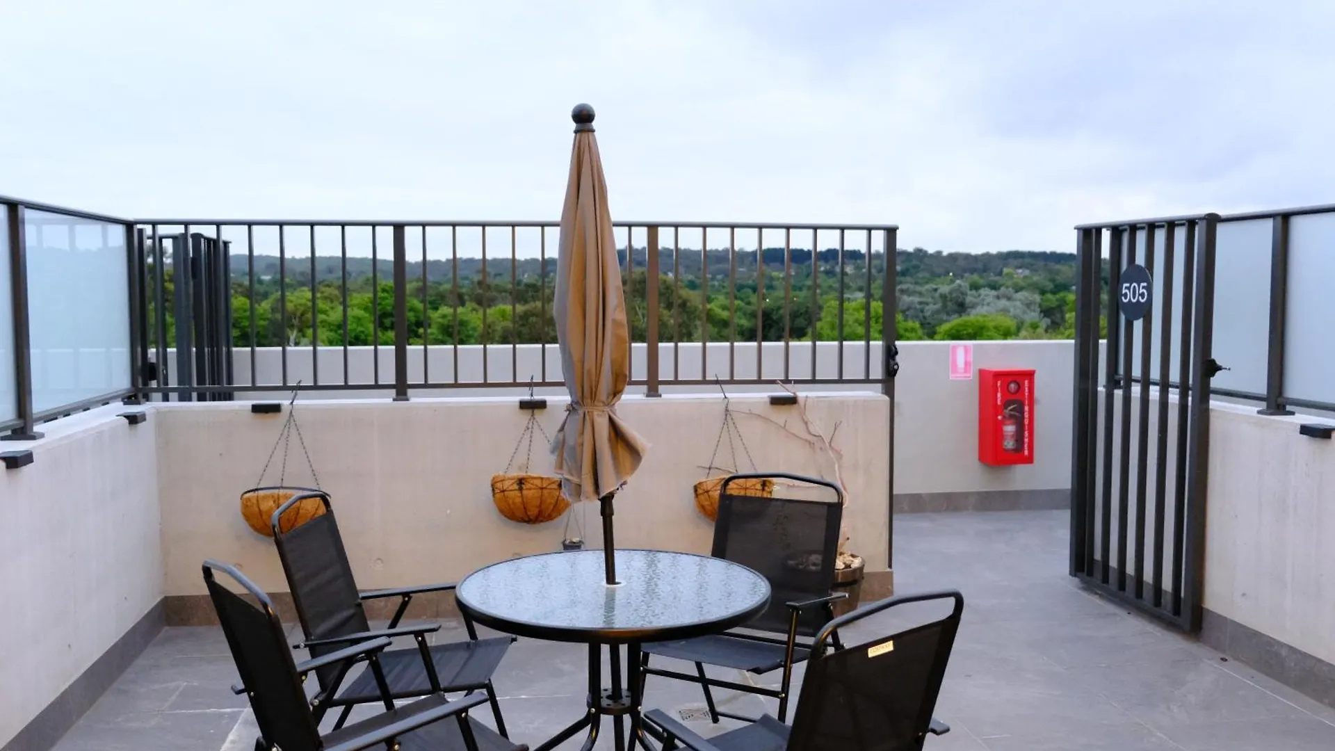 Japanese Penthouse Retreat 1B1B 2 Parking 5-Min Tram-To-Cbd Brekky Wifi Netflix Apartment Canberra