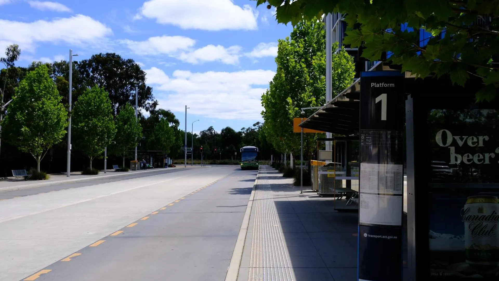 Japanese Penthouse Retreat 1B1B 2 Parking 5-Min Tram-To-Cbd Brekky Wifi Netflix Apartment Canberra