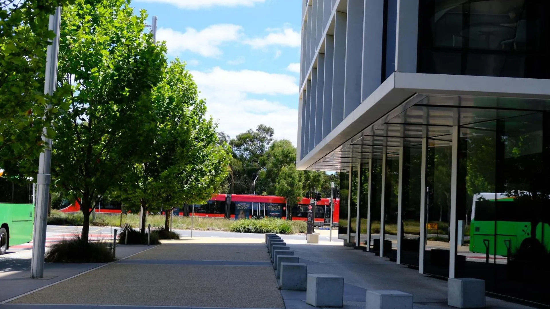 Japanese Penthouse Retreat 1B1B 2 Parking 5-Min Tram-To-Cbd Brekky Wifi Netflix Apartment Canberra 0*,