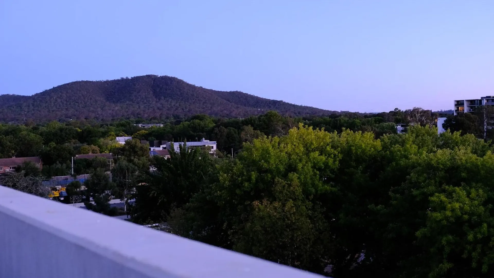 Japanese Penthouse Retreat 1B1B 2 Parking 5-Min Tram-To-Cbd Brekky Wifi Netflix Apartment Canberra