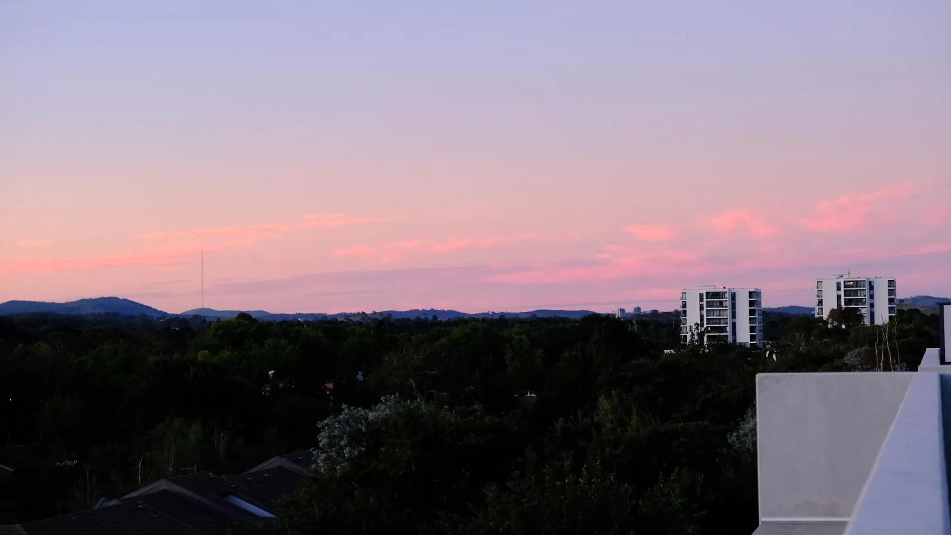 Japanese Penthouse Retreat 1B1B 2 Parking 5-Min Tram-To-Cbd Brekky Wifi Netflix Apartment Canberra